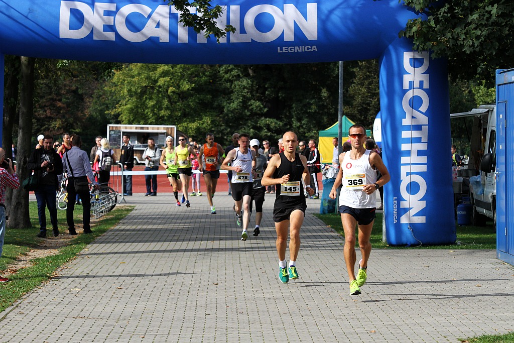 Ponad 400 biegaczy wystartowało w Legnickim Półmaratonie (1)