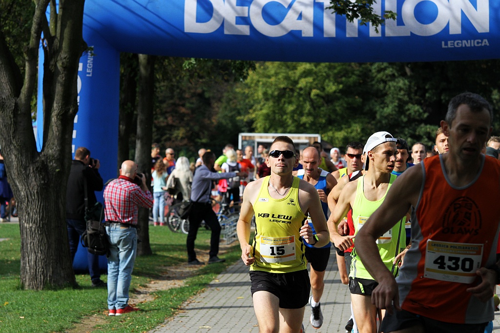 Ponad 400 biegaczy wystartowało w Legnickim Półmaratonie (1)