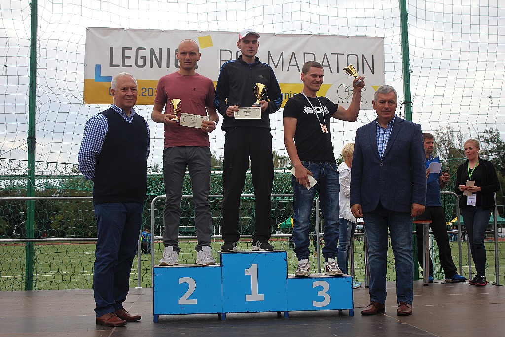 Wręczenie nagród dla biegaczy Legnickiego Półmaratonu (4)
