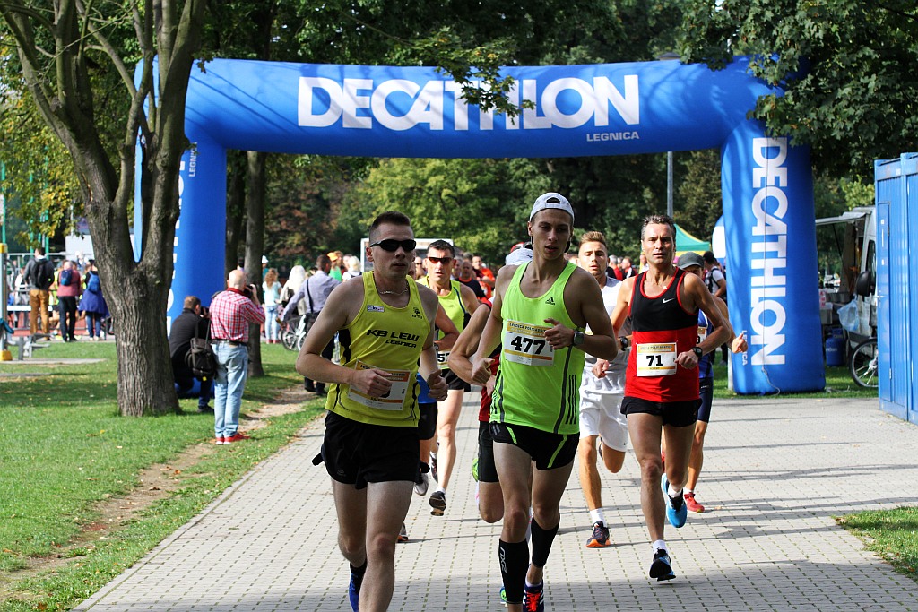 Ponad 400 biegaczy wystartowało w Legnickim Półmaratonie (1)