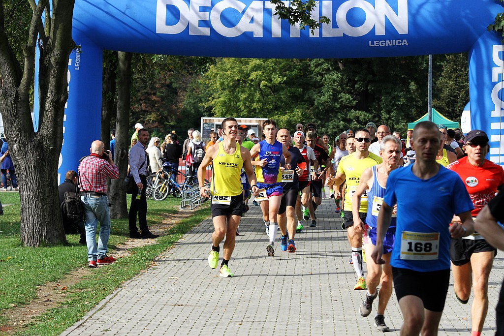 Ponad 400 biegaczy wystartowało w Legnickim Półmaratonie (1)
