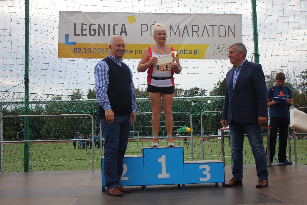 Wręczenie nagród dla biegaczy Legnickiego Półmaratonu (4)