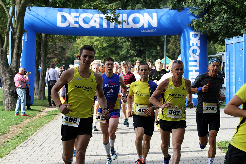Ponad 400 biegaczy wystartowało w Legnickim Półmaratonie (1)