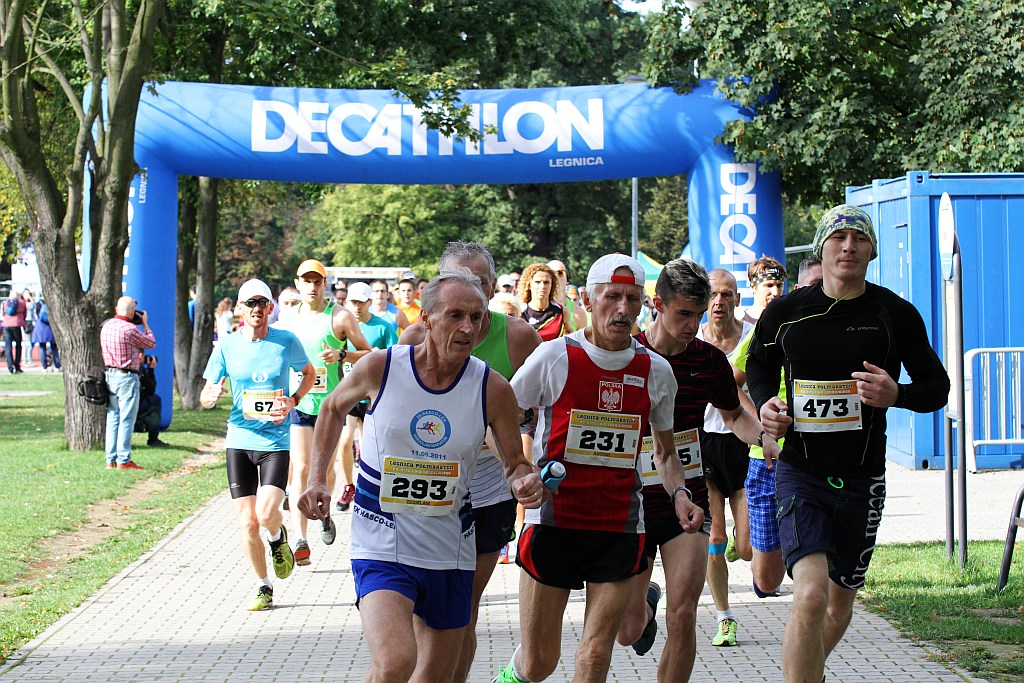 Ponad 400 biegaczy wystartowało w Legnickim Półmaratonie (1)