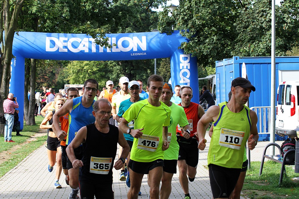 Ponad 400 biegaczy wystartowało w Legnickim Półmaratonie (1)