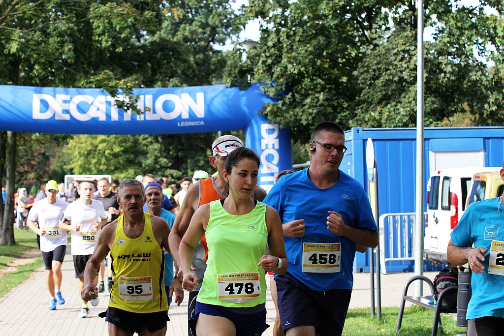 Ponad 400 biegaczy wystartowało w Legnickim Półmaratonie (1)