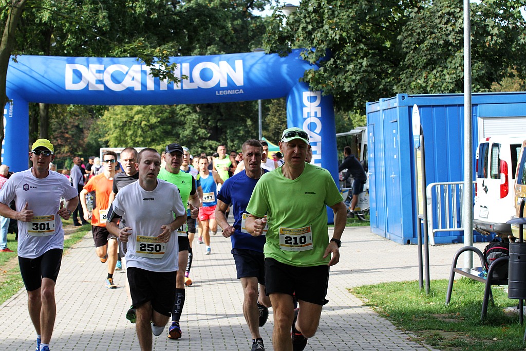 Ponad 400 biegaczy wystartowało w Legnickim Półmaratonie (1)