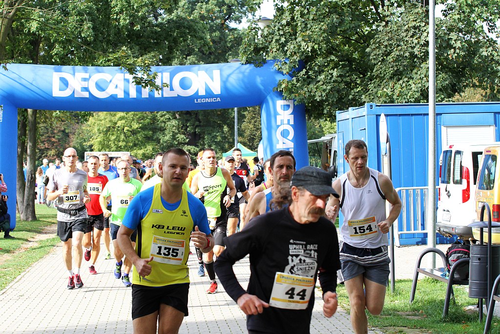 Ponad 400 biegaczy wystartowało w Legnickim Półmaratonie (1)