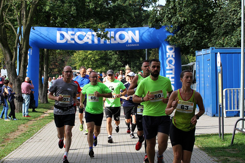 Ponad 400 biegaczy wystartowało w Legnickim Półmaratonie (1)