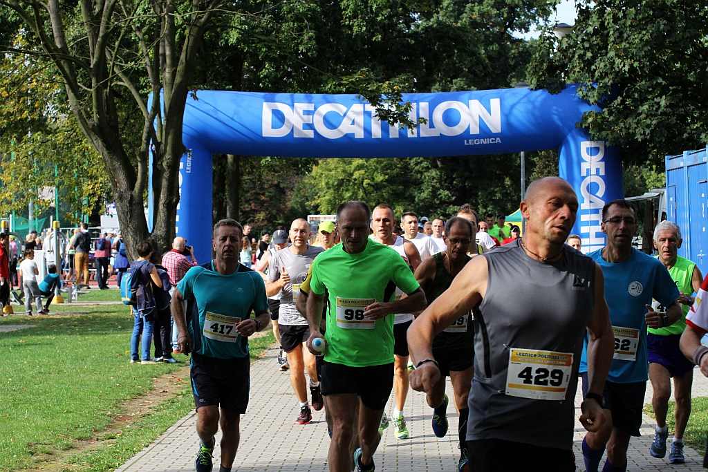 Ponad 400 biegaczy wystartowało w Legnickim Półmaratonie (1)