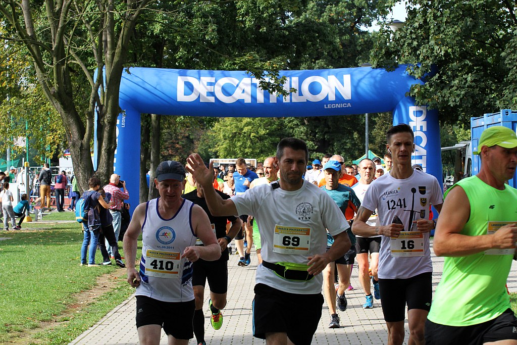 Ponad 400 biegaczy wystartowało w Legnickim Półmaratonie (1)