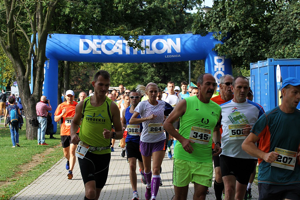 Ponad 400 biegaczy wystartowało w Legnickim Półmaratonie (1)