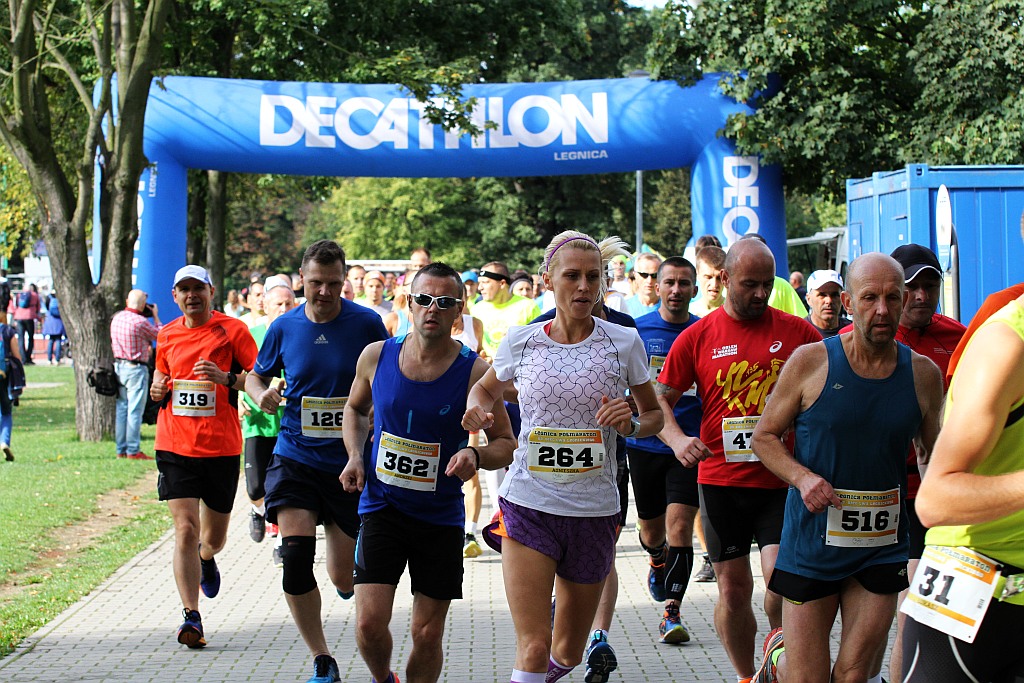 Ponad 400 biegaczy wystartowało w Legnickim Półmaratonie (1)