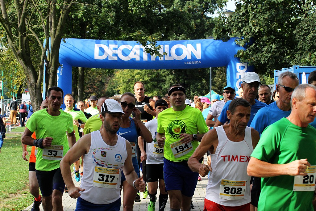 Ponad 400 biegaczy wystartowało w Legnickim Półmaratonie (1)