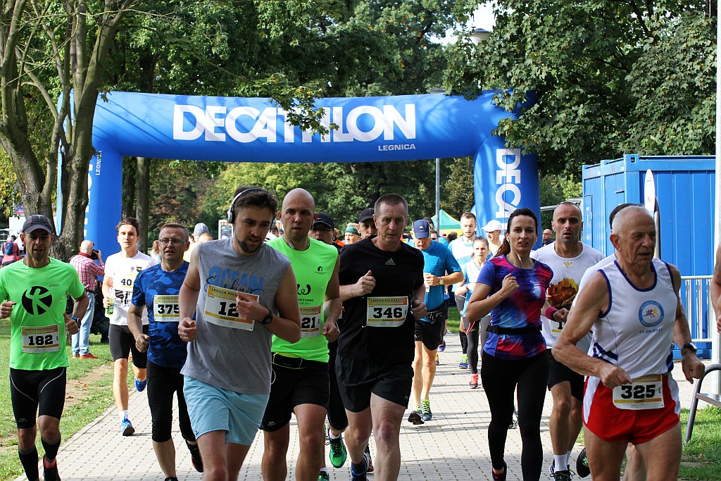 Ponad 400 biegaczy wystartowało w Legnickim Półmaratonie (1)