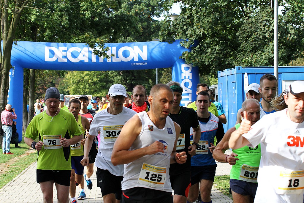 Ponad 400 biegaczy wystartowało w Legnickim Półmaratonie (1)