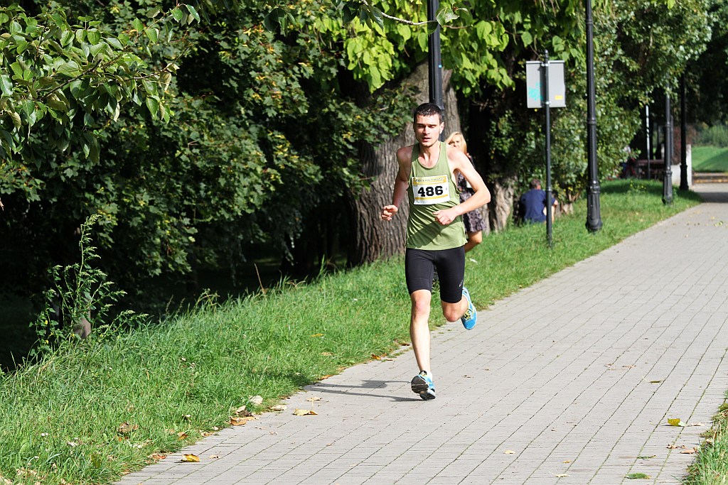 Ponad 400 biegaczy wystartowało w Legnickim Półmaratonie (1)