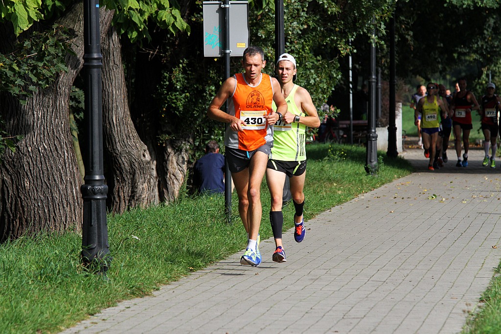 Ponad 400 biegaczy wystartowało w Legnickim Półmaratonie (1)