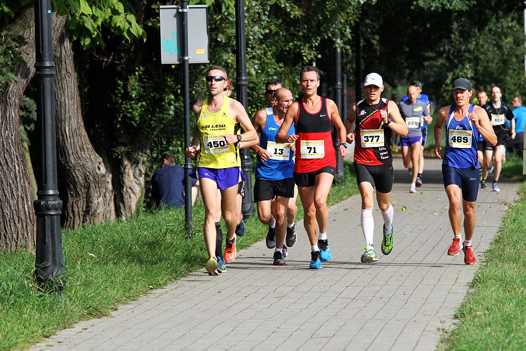 Ponad 400 biegaczy wystartowało w Legnickim Półmaratonie (1)