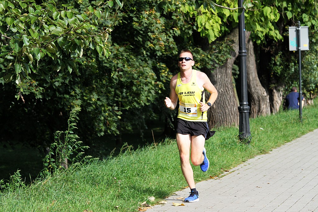 Ponad 400 biegaczy wystartowało w Legnickim Półmaratonie (1)