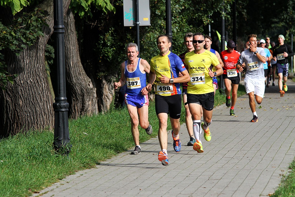 Ponad 400 biegaczy wystartowało w Legnickim Półmaratonie (1)