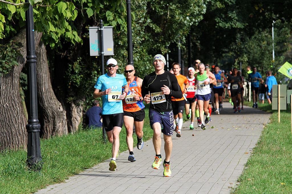 Ponad 400 biegaczy wystartowało w Legnickim Półmaratonie (1)