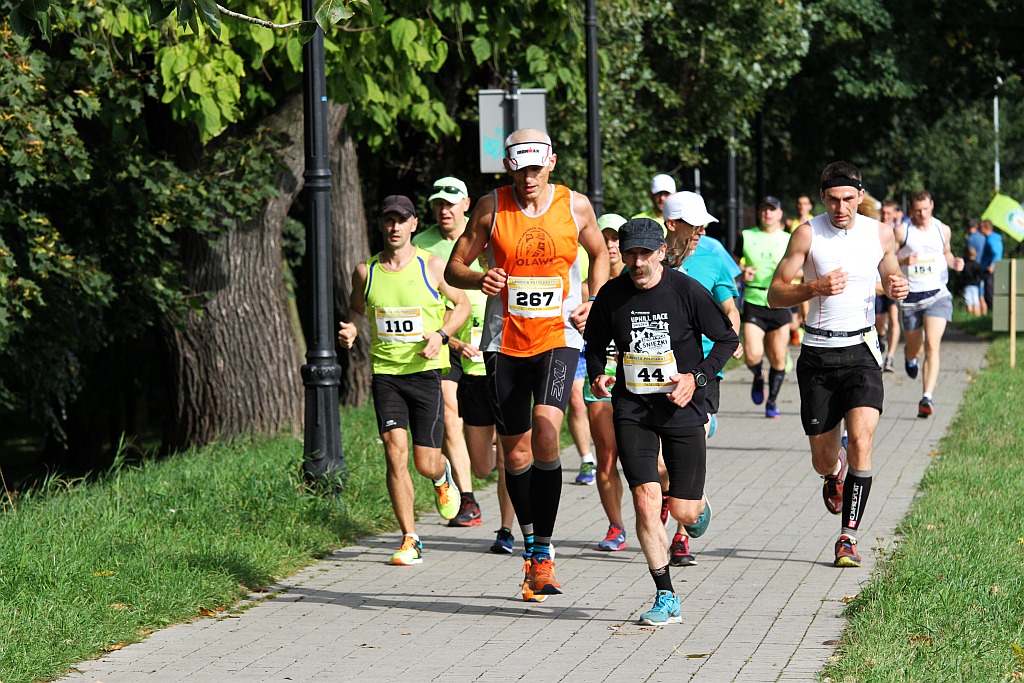 Ponad 400 biegaczy wystartowało w Legnickim Półmaratonie (1)