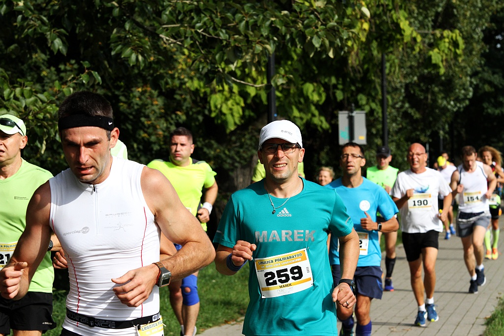 Ponad 400 biegaczy wystartowało w Legnickim Półmaratonie (1)