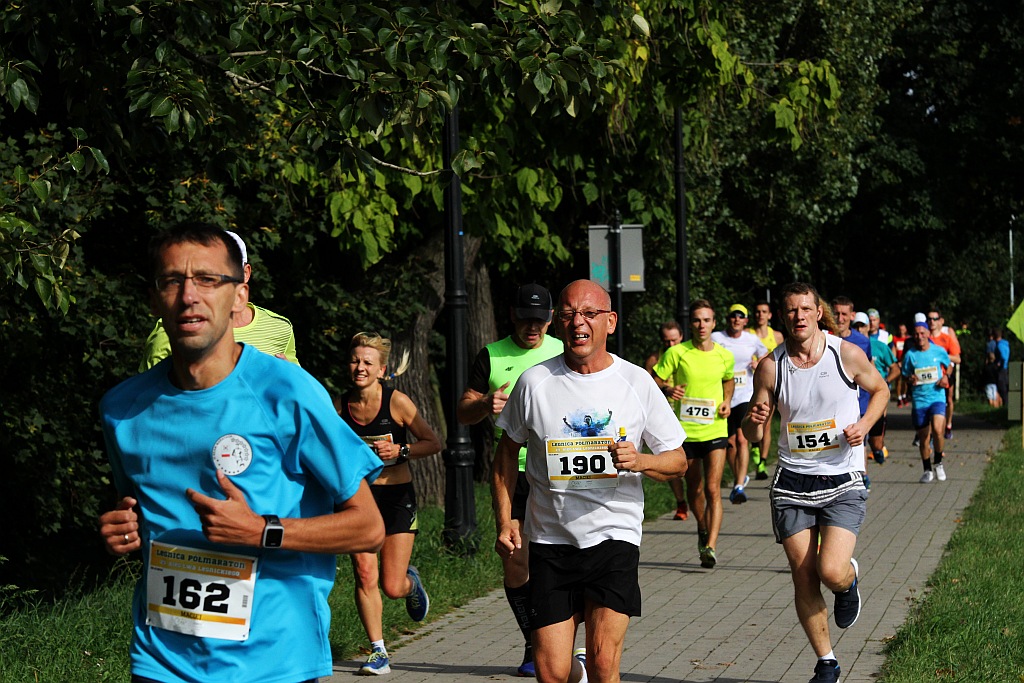 Ponad 400 biegaczy wystartowało w Legnickim Półmaratonie (1)