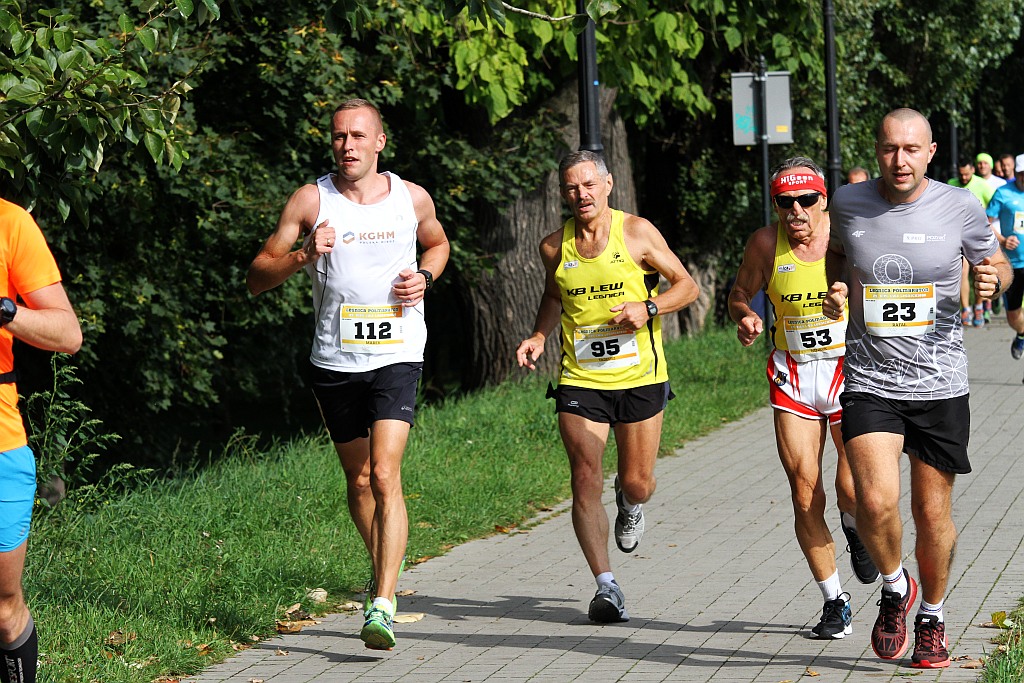 Ponad 400 biegaczy wystartowało w Legnickim Półmaratonie (1)