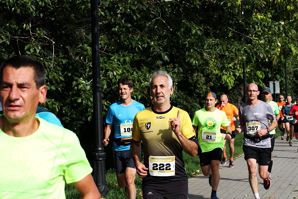 Ponad 400 biegaczy wystartowało w Legnickim Półmaratonie (1)