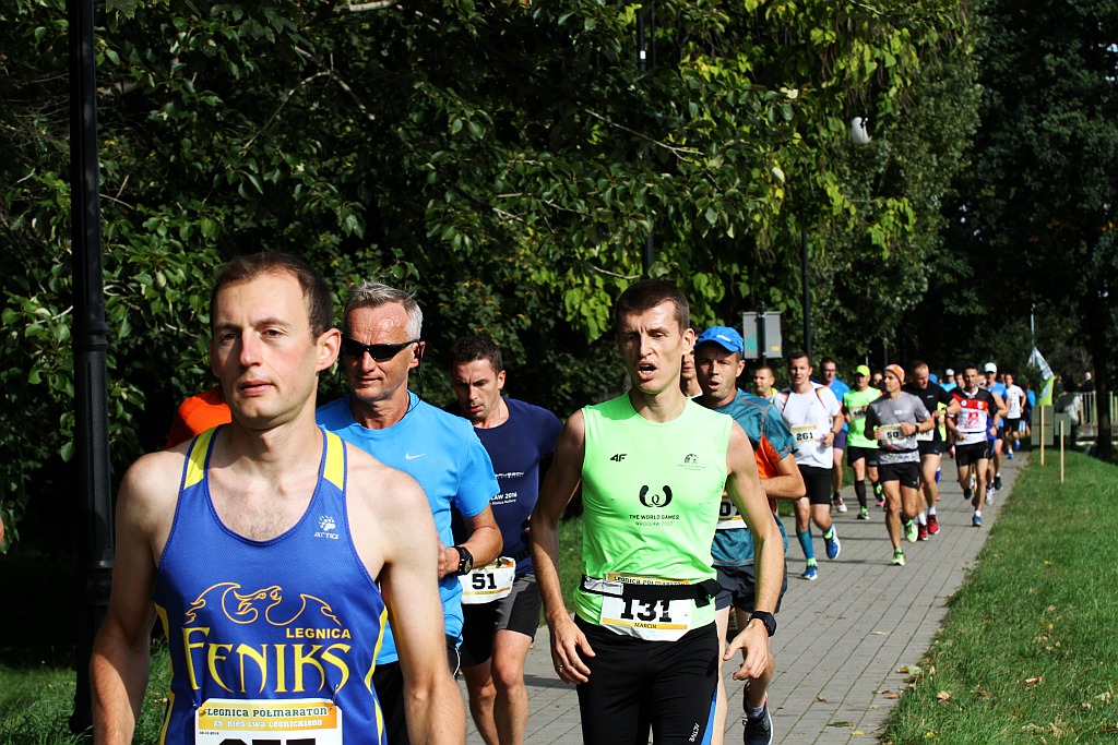 Ponad 400 biegaczy wystartowało w Legnickim Półmaratonie (1)