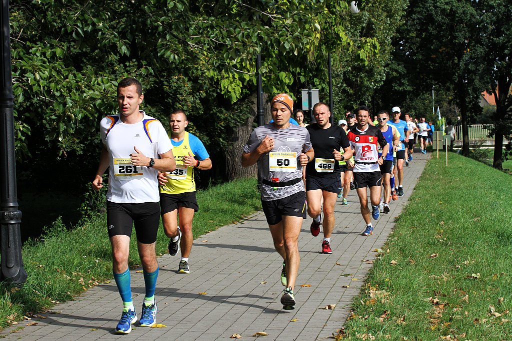 Ponad 400 biegaczy wystartowało w Legnickim Półmaratonie (1)
