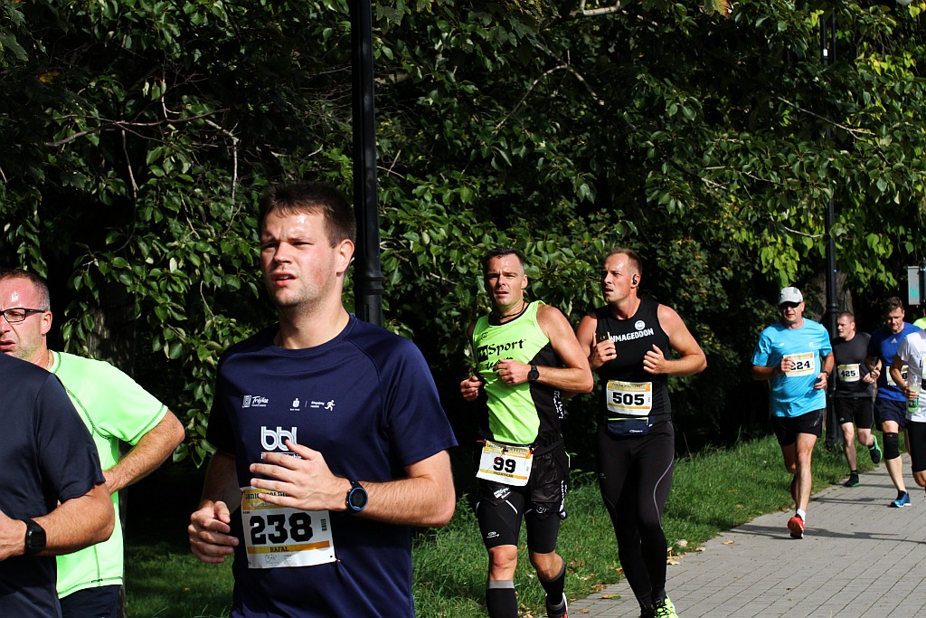 Ponad 400 biegaczy wystartowało w Legnickim Półmaratonie (1)