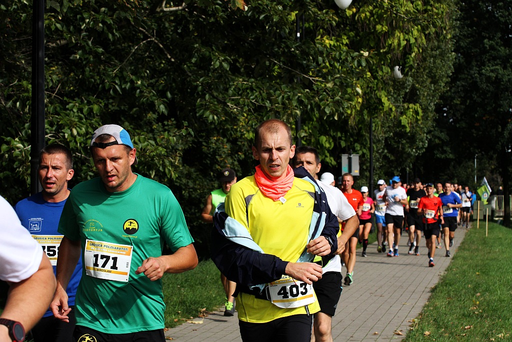 Ponad 400 biegaczy wystartowało w Legnickim Półmaratonie (1)