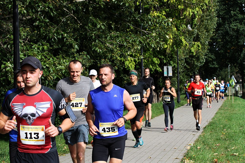 Ponad 400 biegaczy wystartowało w Legnickim Półmaratonie (1)