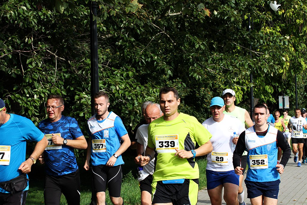 Ponad 400 biegaczy wystartowało w Legnickim Półmaratonie (1)
