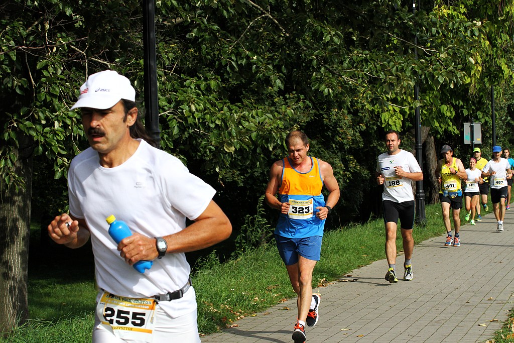 Ponad 400 biegaczy wystartowało w Legnickim Półmaratonie (1)