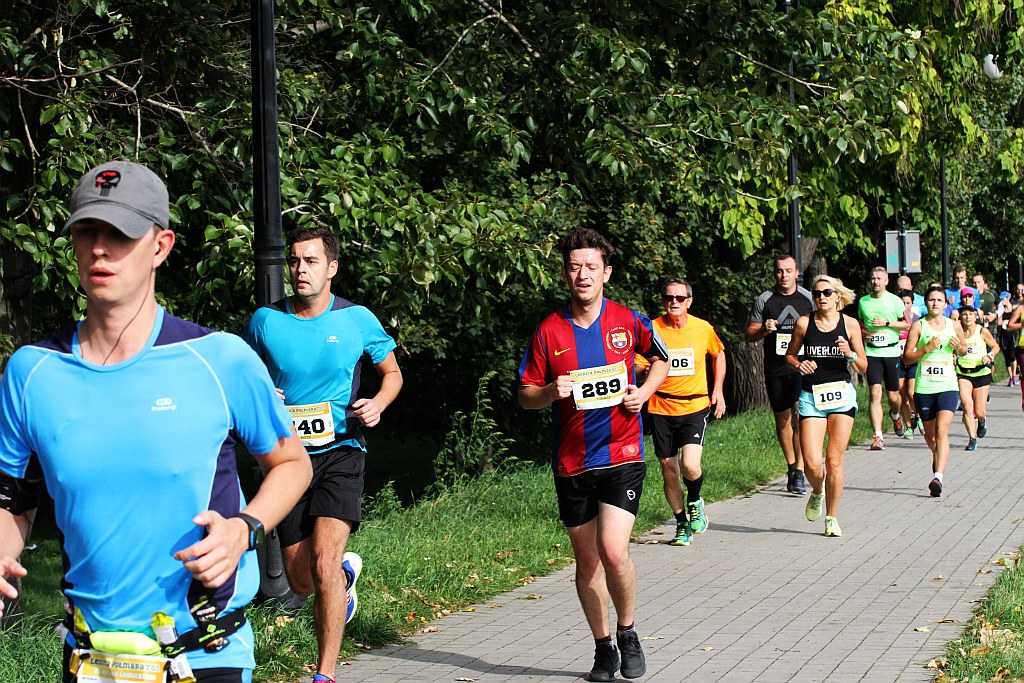 Ponad 400 biegaczy wystartowało w Legnickim Półmaratonie (1)