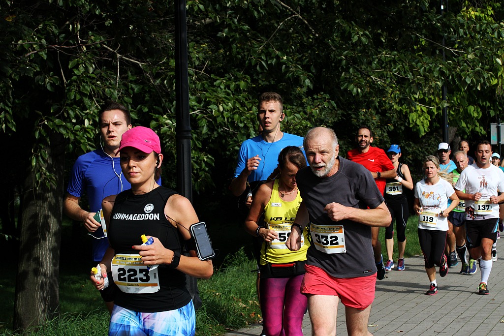 Ponad 400 biegaczy wystartowało w Legnickim Półmaratonie (1)