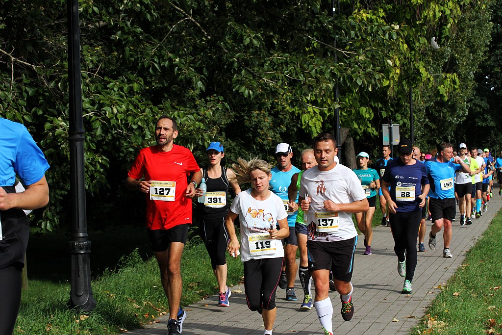 Ponad 400 biegaczy wystartowało w Legnickim Półmaratonie (1)