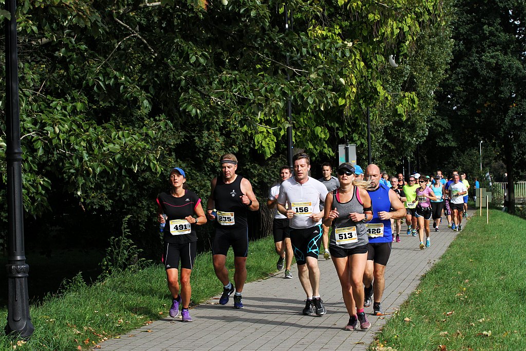 Ponad 400 biegaczy wystartowało w Legnickim Półmaratonie (1)