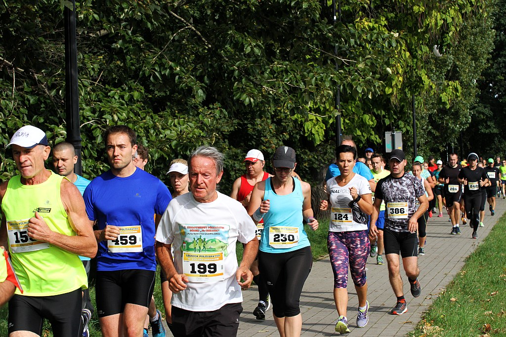 Ponad 400 biegaczy wystartowało w Legnickim Półmaratonie (1)