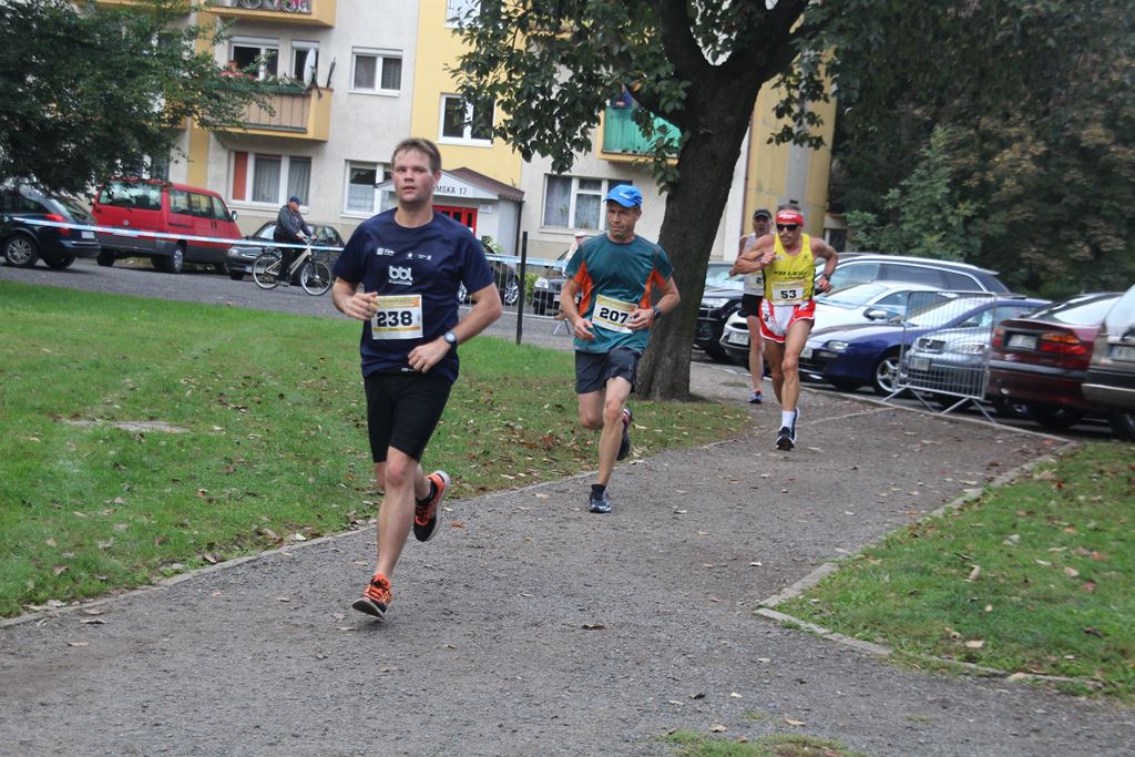 Na trasie Legnickiego Półmaratonu rywalizowano o miejsca (5)