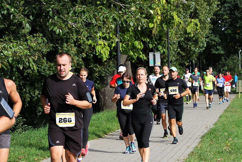 Ponad 400 biegaczy wystartowało w Legnickim Półmaratonie (1)