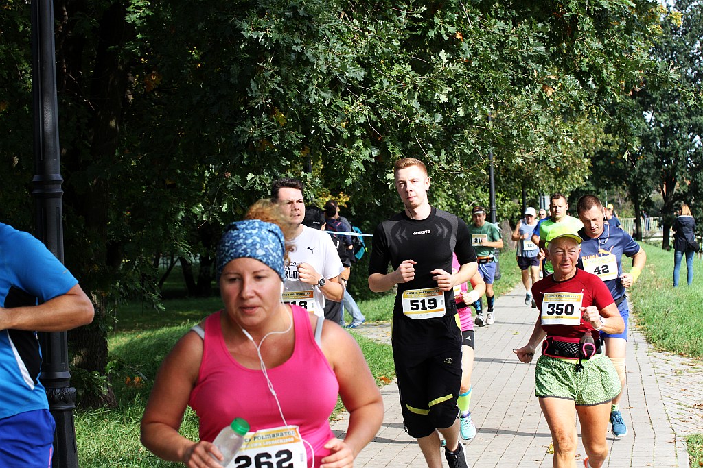 Ponad 400 biegaczy wystartowało w Legnickim Półmaratonie (1)