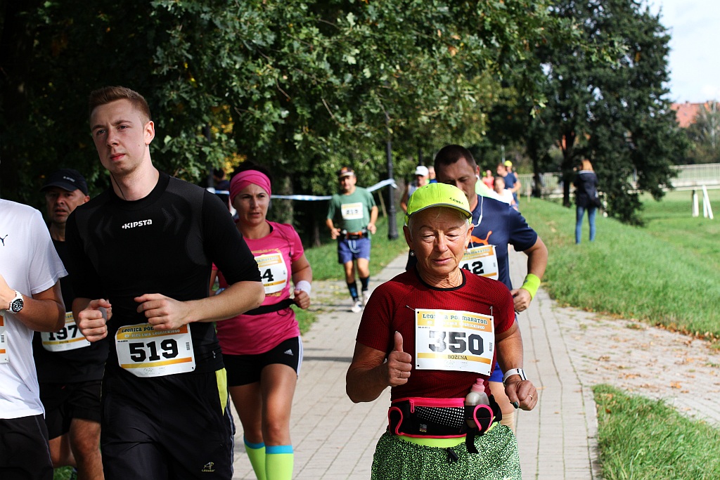 Ponad 400 biegaczy wystartowało w Legnickim Półmaratonie (1)