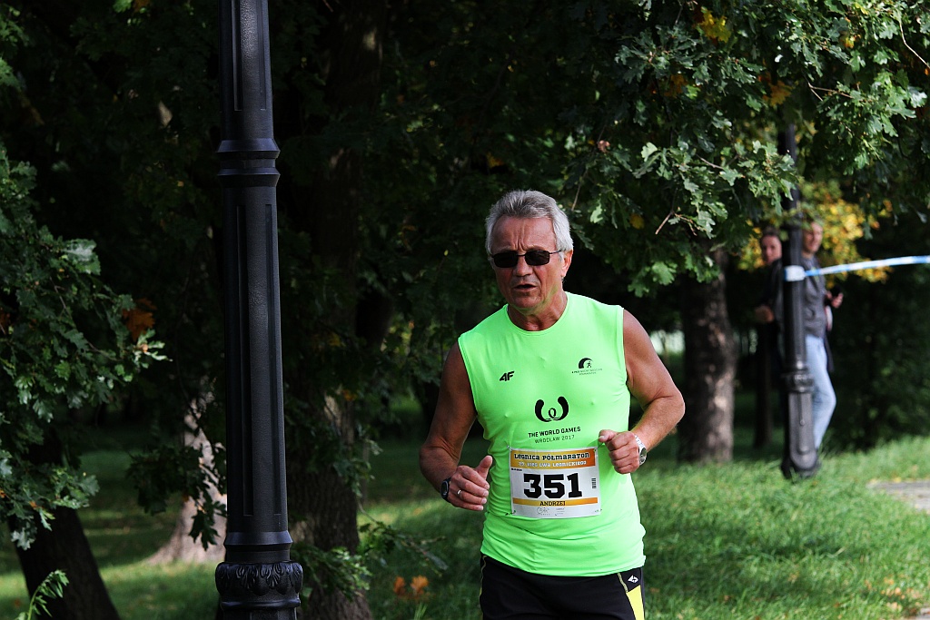 Ponad 400 biegaczy wystartowało w Legnickim Półmaratonie (1)