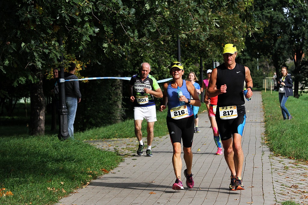 Ponad 400 biegaczy wystartowało w Legnickim Półmaratonie (1)