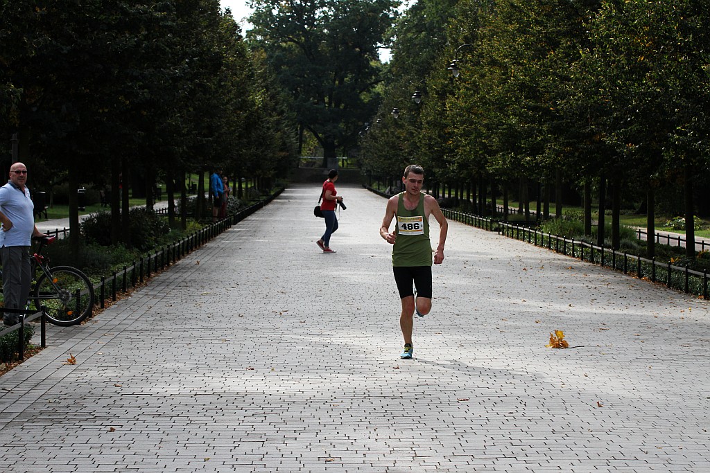 Ponad 400 biegaczy wystartowało w Legnickim Półmaratonie (1)